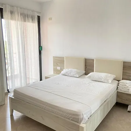Fishland Seaside فندق Plazhi San Pietro