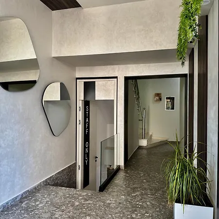 Fishland Seaside 酒店 *