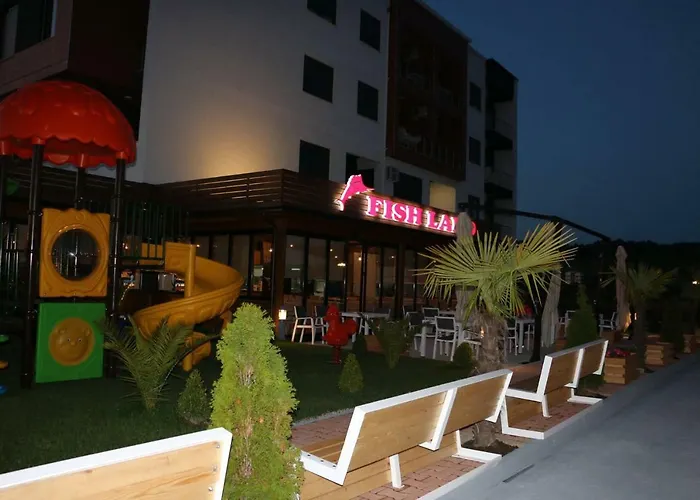 Fishland Seaside 酒店 *